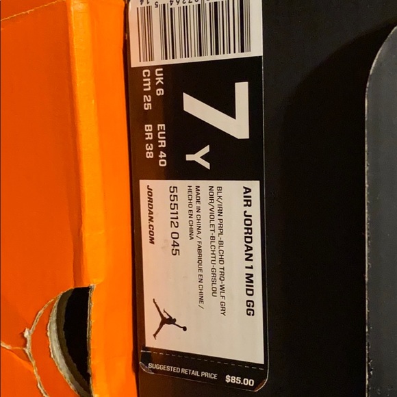 See pic for on box sneaker description - Picture 8 of 8
